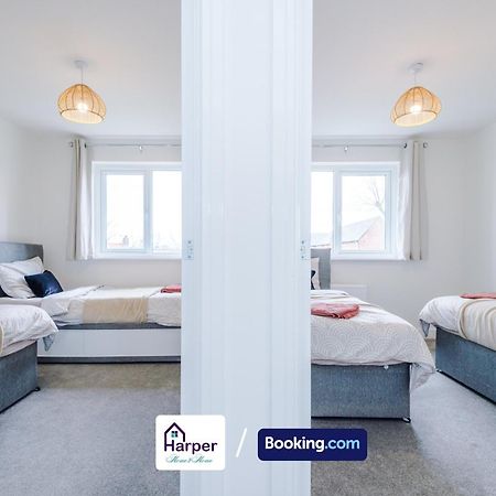 Prime Location 3 Storey By Harperletting Short Lets & Serviced Accommodation Chester With Driveway Long Or Short Stays Hough Green Exterior foto