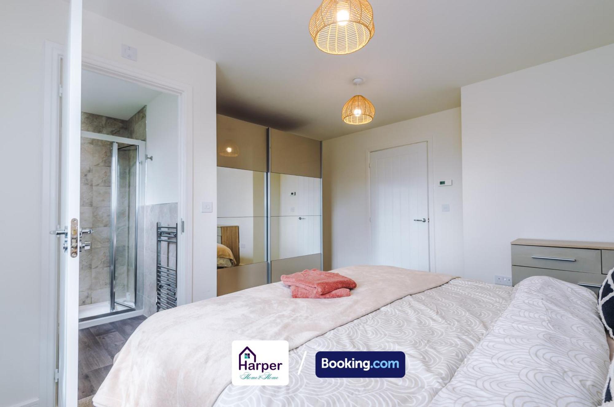 Prime Location 3 Storey By Harperletting Short Lets & Serviced Accommodation Chester With Driveway Long Or Short Stays Hough Green Exterior foto