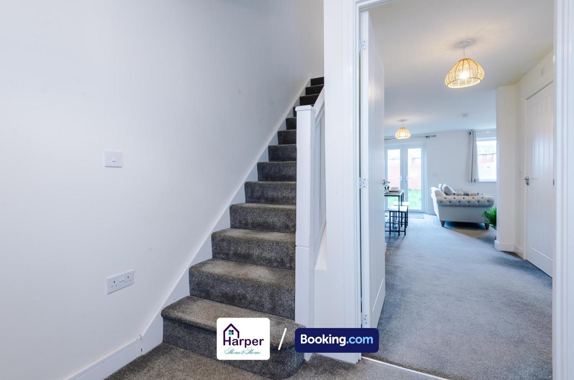 Prime Location 3 Storey By Harperletting Short Lets & Serviced Accommodation Chester With Driveway Long Or Short Stays Hough Green Exterior foto
