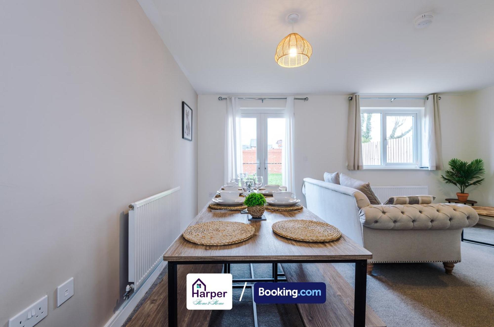 Prime Location 3 Storey By Harperletting Short Lets & Serviced Accommodation Chester With Driveway Long Or Short Stays Hough Green Exterior foto