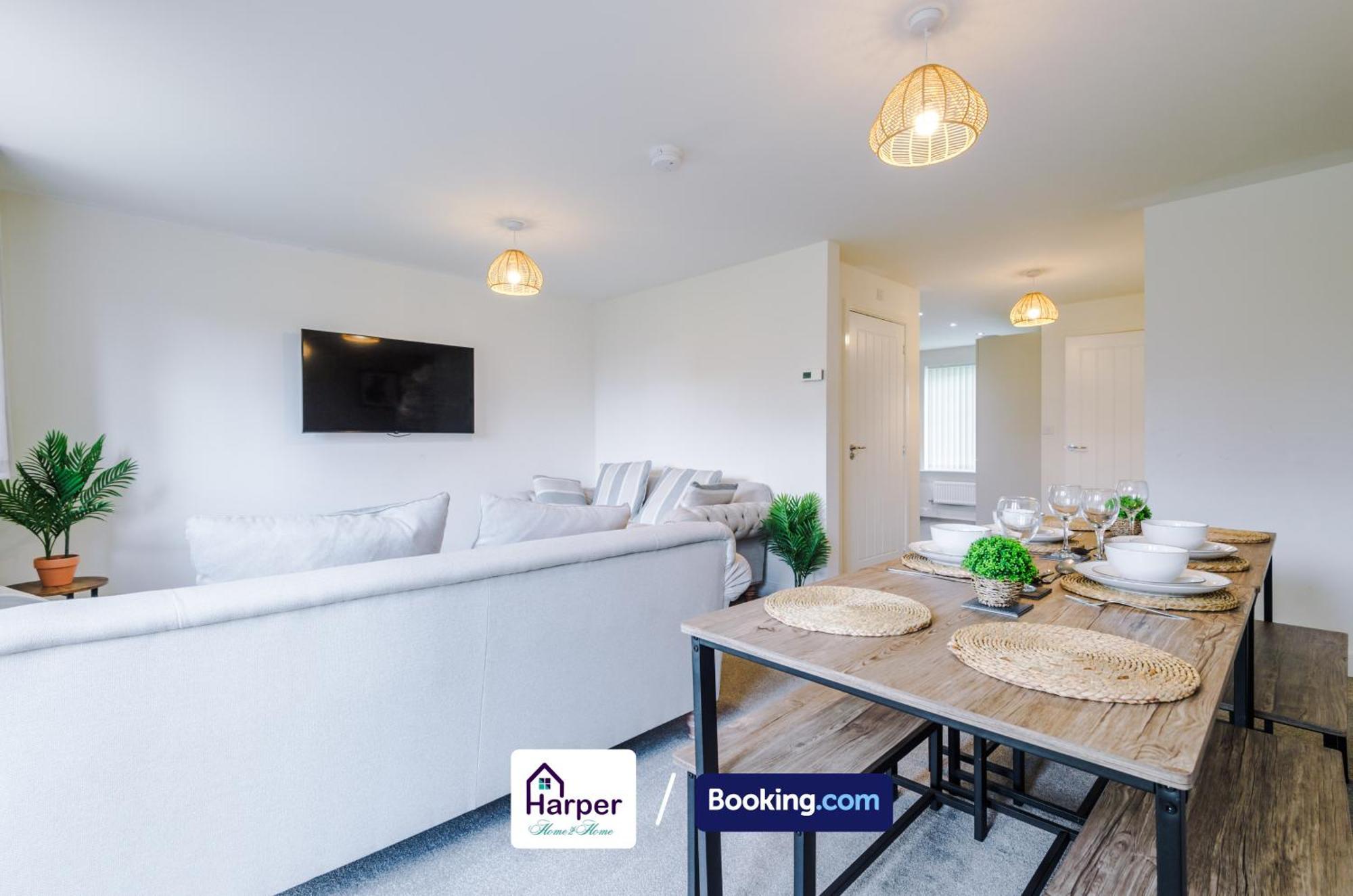 Prime Location 3 Storey By Harperletting Short Lets & Serviced Accommodation Chester With Driveway Long Or Short Stays Hough Green Exterior foto