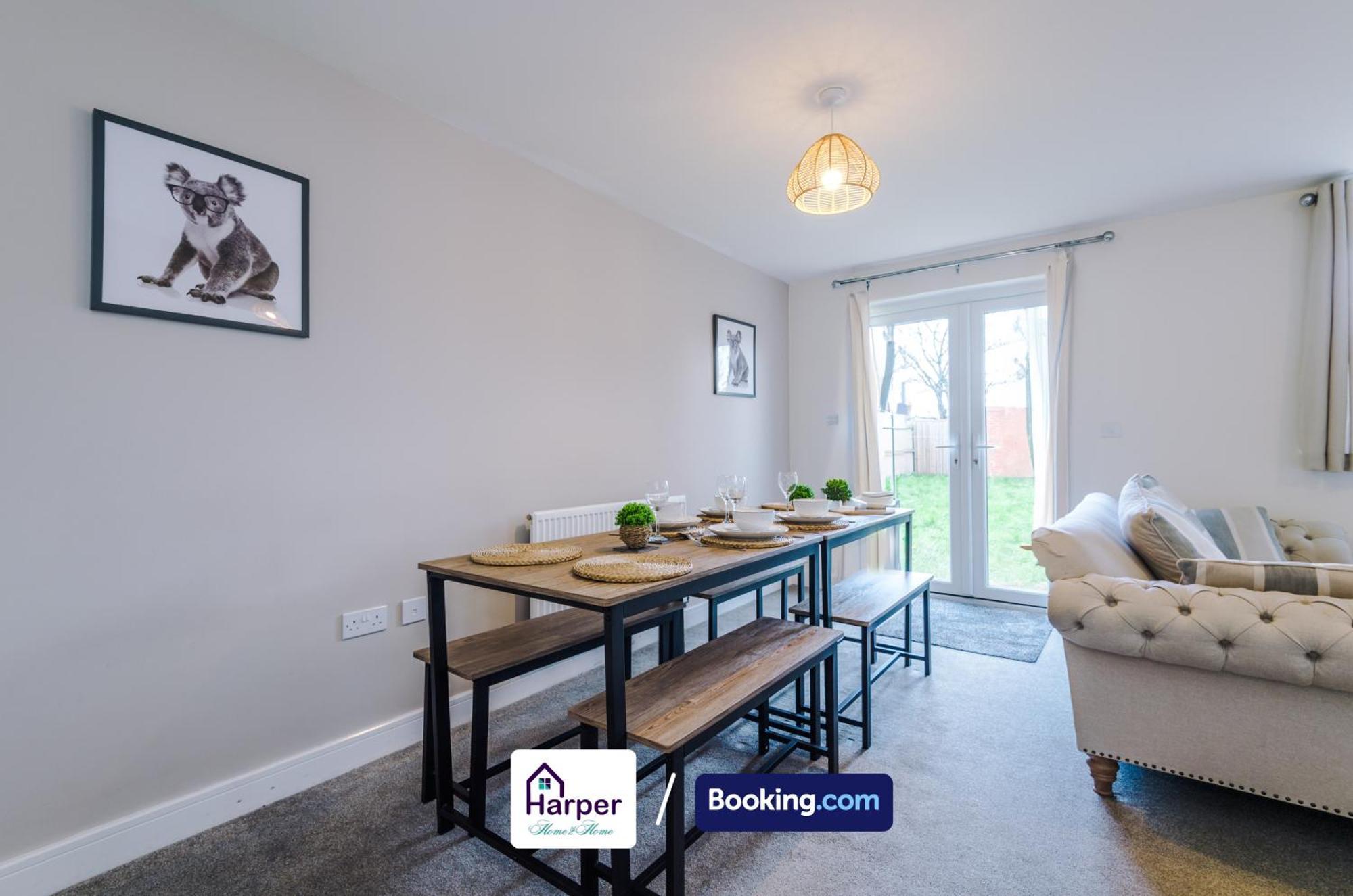 Prime Location 3 Storey By Harperletting Short Lets & Serviced Accommodation Chester With Driveway Long Or Short Stays Hough Green Exterior foto