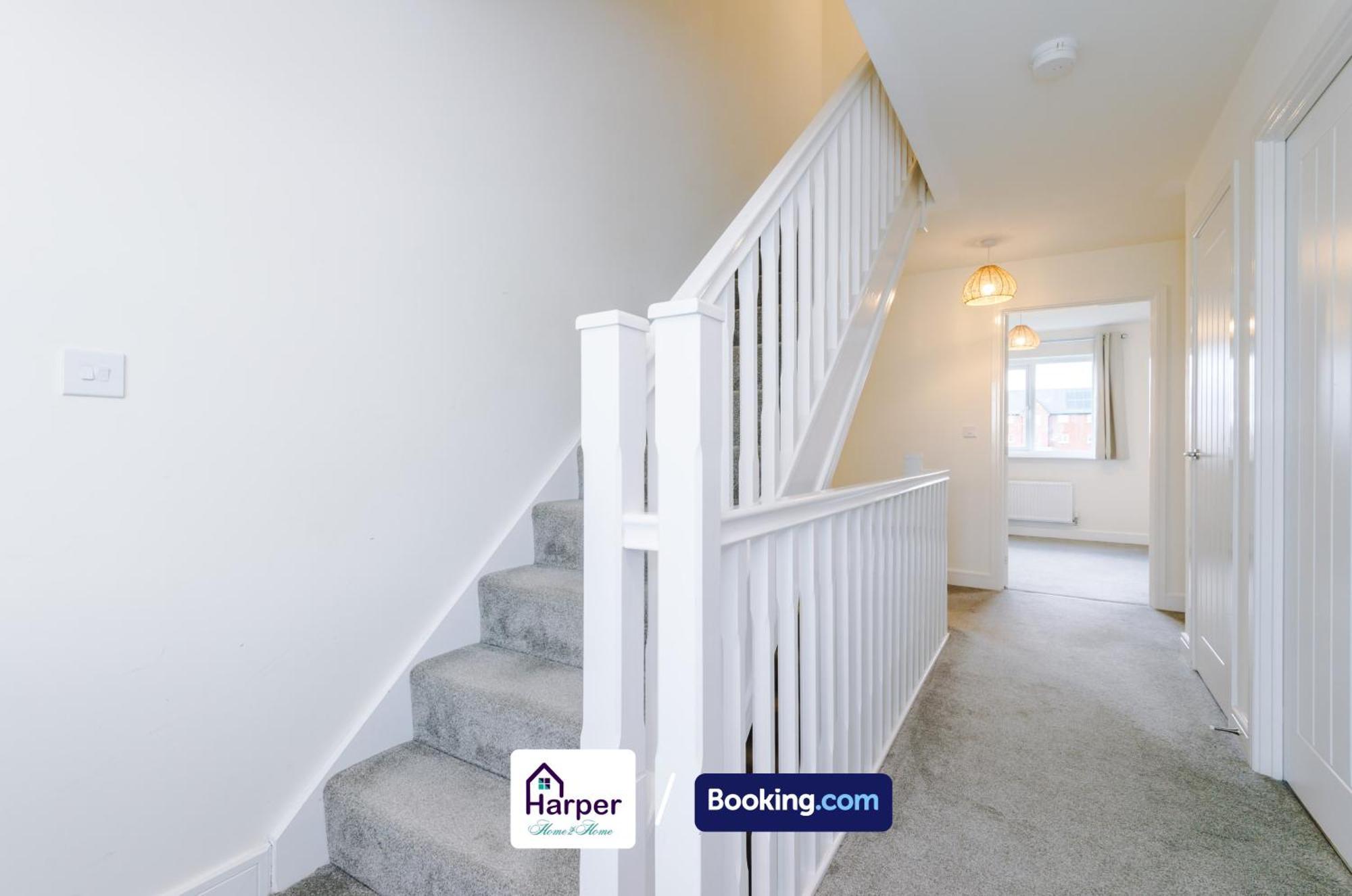 Prime Location 3 Storey By Harperletting Short Lets & Serviced Accommodation Chester With Driveway Long Or Short Stays Hough Green Exterior foto