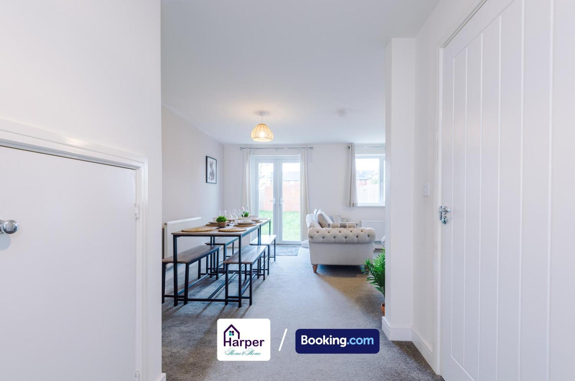 Prime Location 3 Storey By Harperletting Short Lets & Serviced Accommodation Chester With Driveway Long Or Short Stays Hough Green Exterior foto