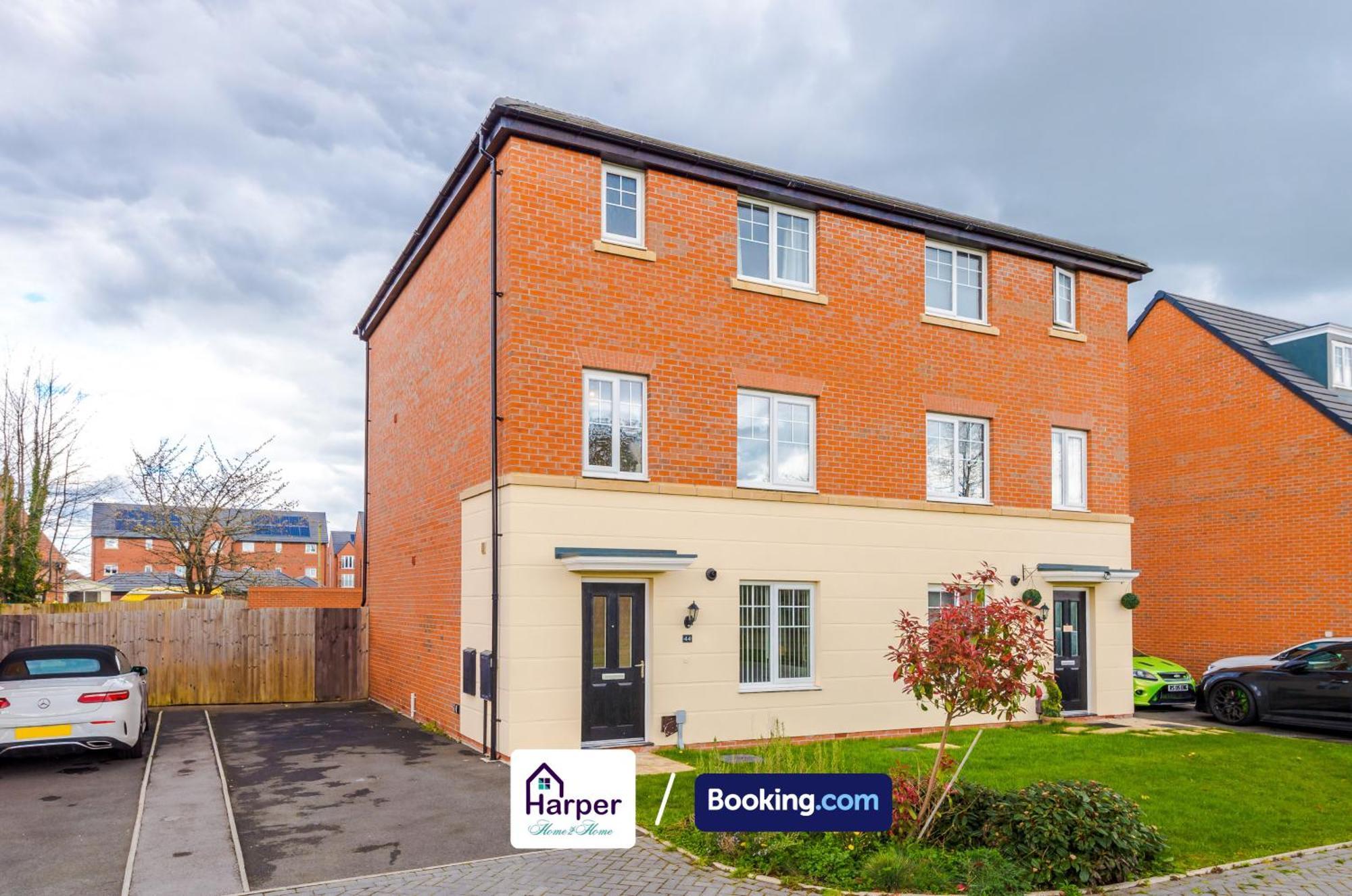 Prime Location 3 Storey By Harperletting Short Lets & Serviced Accommodation Chester With Driveway Long Or Short Stays Hough Green Exterior foto